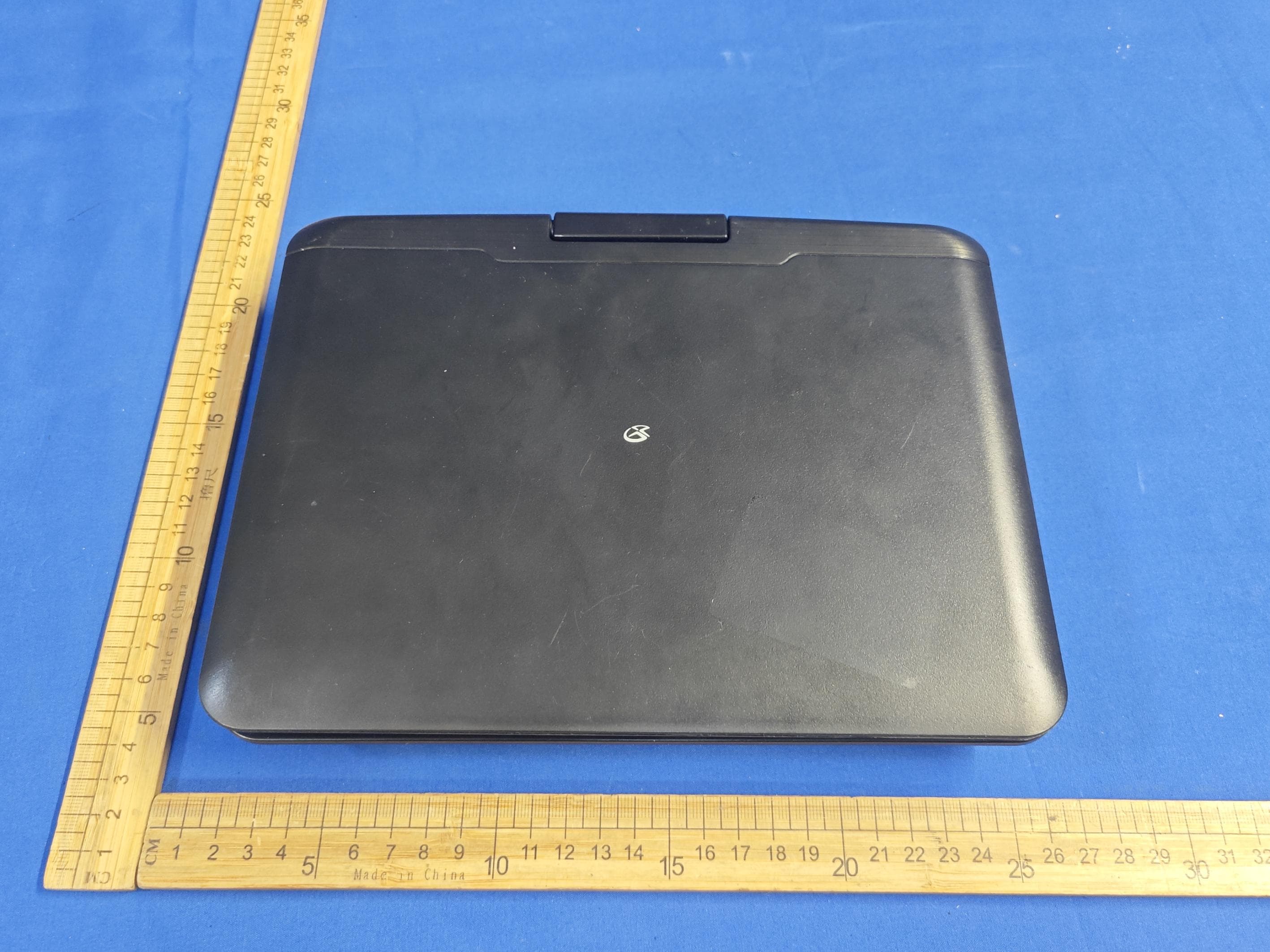 9 Inches Portable DVD Player with bluetooth headphones - FCC ID 2AB4K365901BT - MET INDUSTRIAL LTD