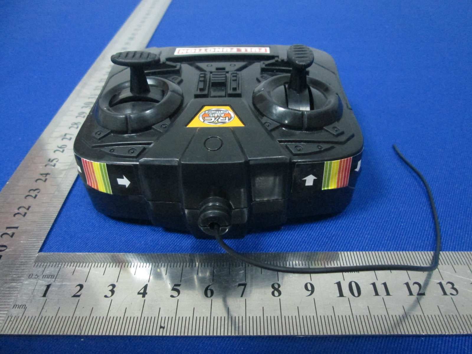 27 MHz Radio Control Car - Transmitter (controller) - FCC ID 2AB69-27MHZT - Playday Manufacturers Group Ltd