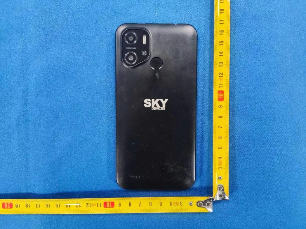 Smart phone - FCC ID 2ABOSSKYELITEC63 - Sky Phone LLC