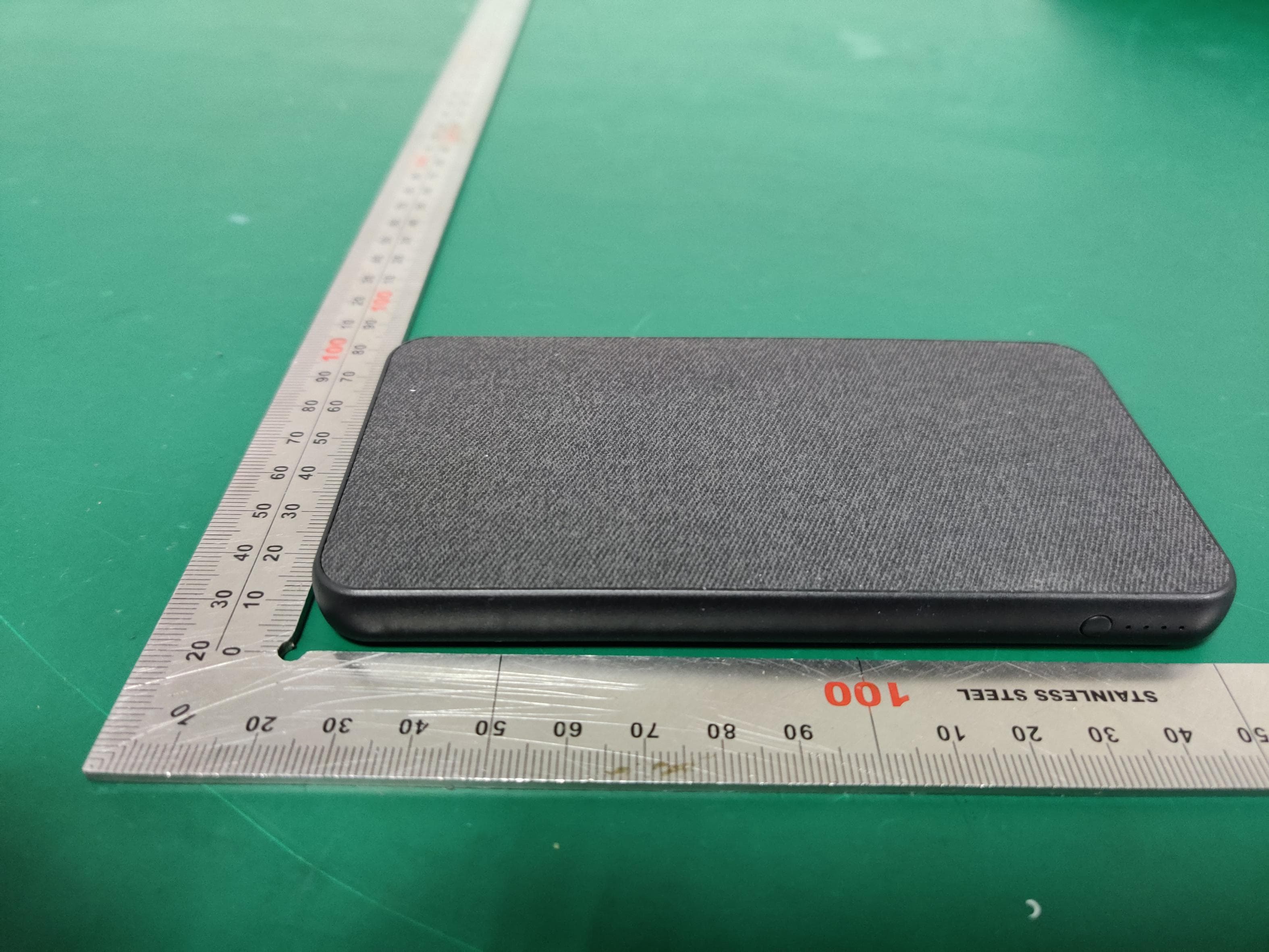 Wireless Power Bank - FCC ID 2ACWB-5KWH - mophie LLC