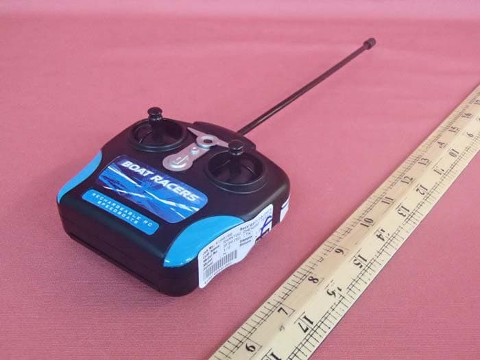 Toy RC Speedboat - FCC ID 2ADCISF2015D27 - SHIFENG CULTURAL DEVELOPMENT CO.,LTD