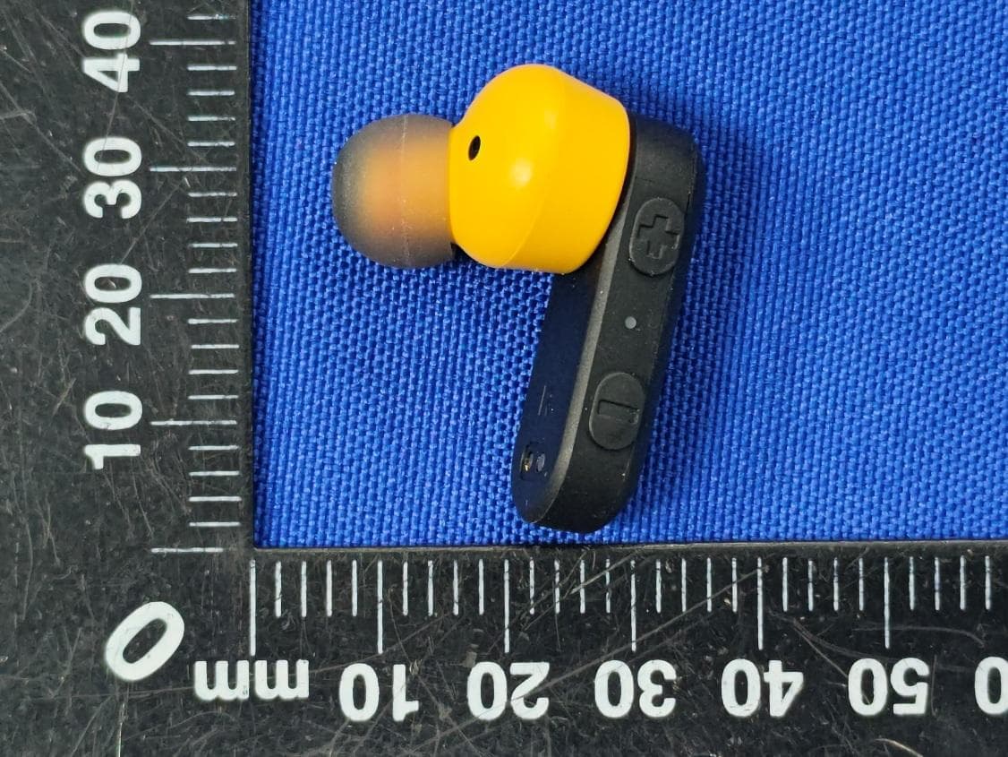 True Wireless Earbuds with Charging Case - FCC ID 2ADH6-190209RC - E-filliate Incorporated