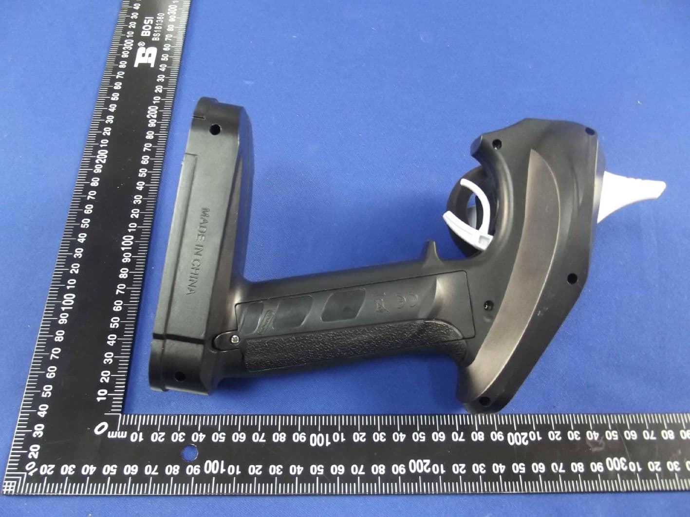 2.4 GHz Remote Speed Yacht - FCC ID 2AFAQ-1501 - JUN HANG TOY FACTORY
