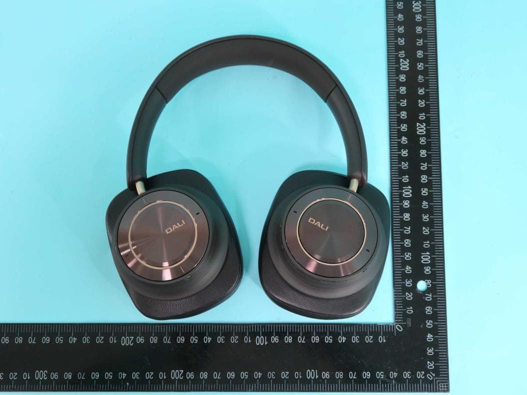 Wireless Hi-Fi Headphones - FCC ID 2AFD2-IO12 - DALI A/S