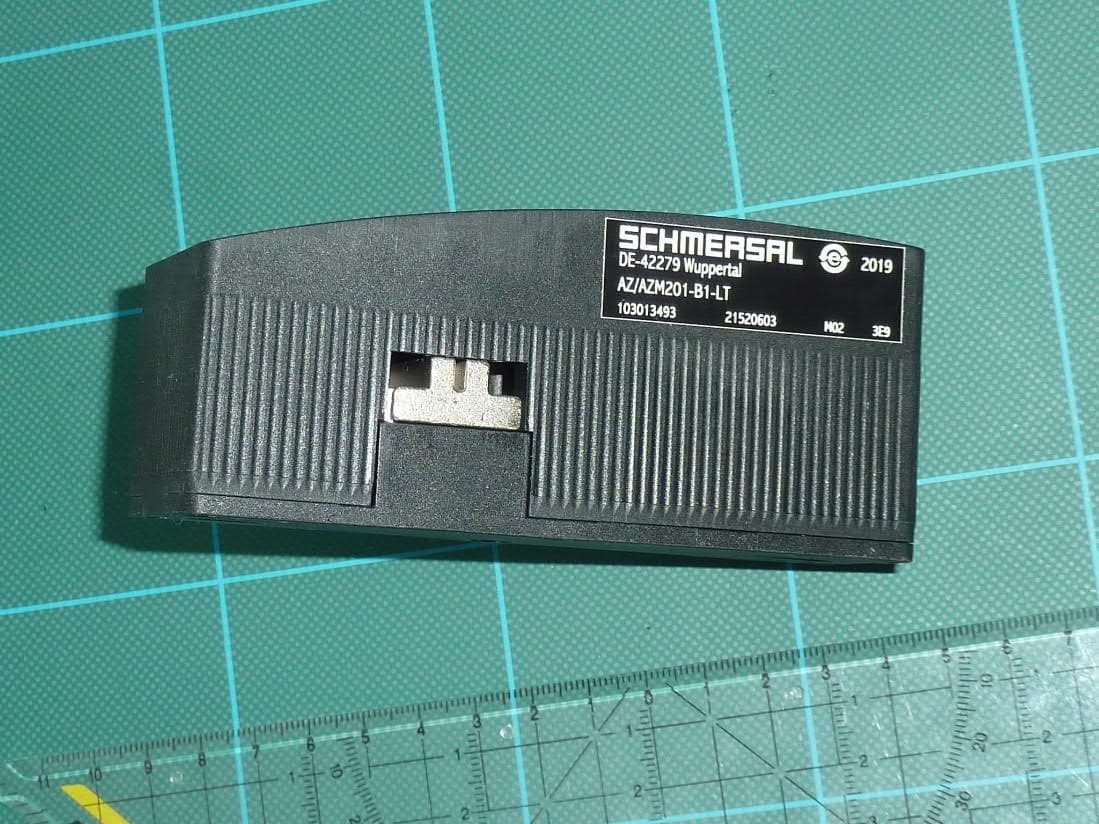 Safety Interlock with RFID Sensor - FCC ID 2AFO9-AZ0 - K.A. Schmersal GmbH & Co. KG