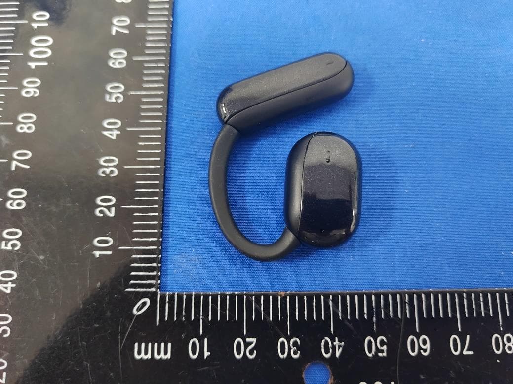 wireless earbuds - FCC ID 2AFSG-G305 - Dongguan Jin wen hua digital technology Co., LTD.