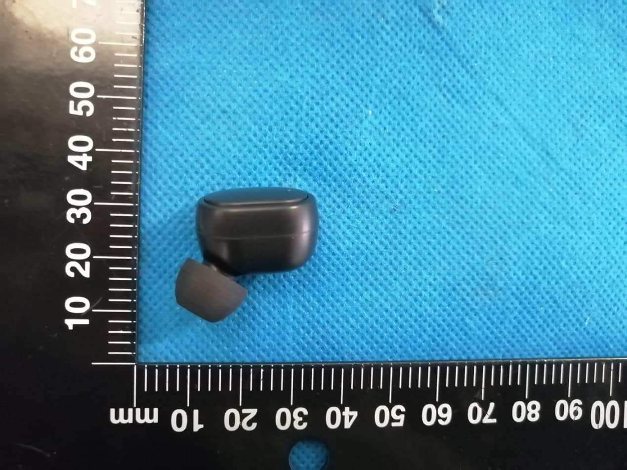 Truly Wire Free Earbuds - FCC ID 2AHI6NIAEBT40 - Shenzhen Ruijiahua Technology CO.,LTD