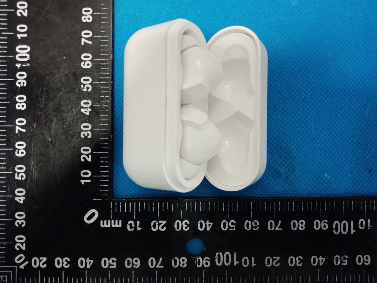 Truly Wire Free Earbuds - FCC ID 2AHI6NIAEBT411 - Shenzhen Ruijiahua Technology CO.,LTD