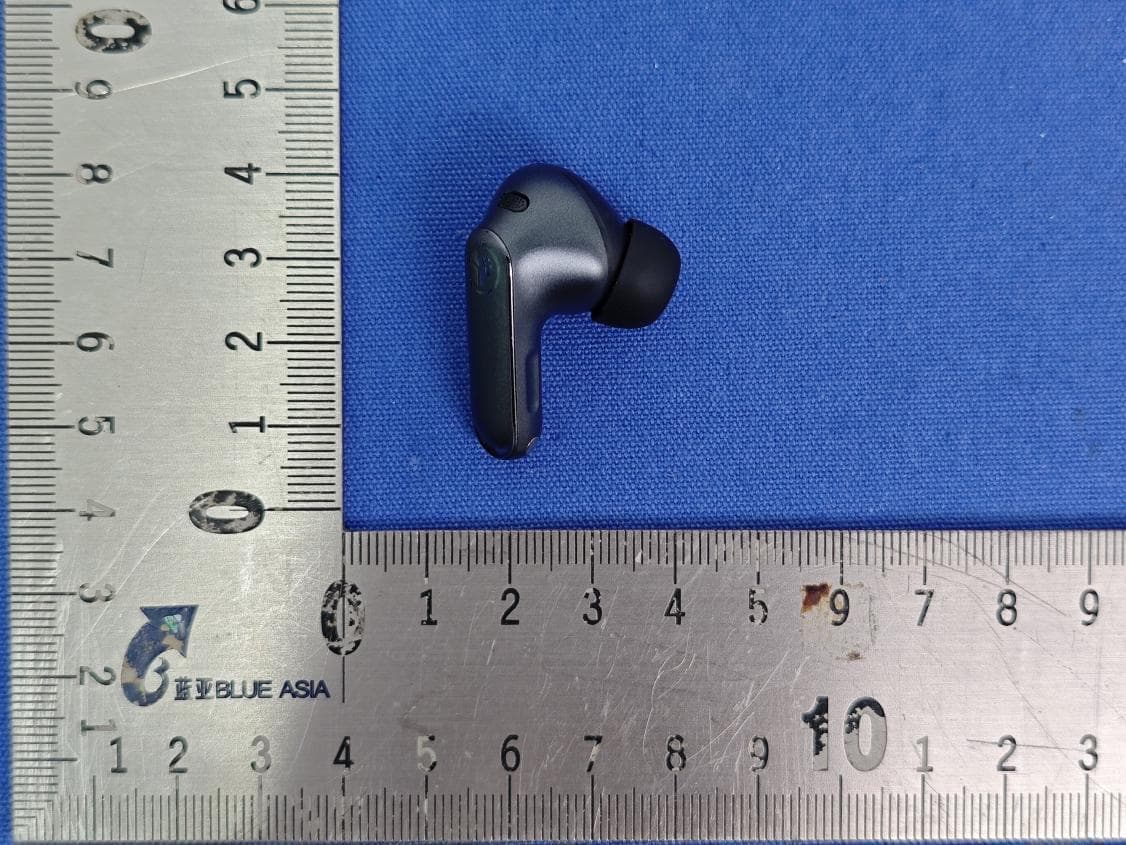 True Wireless Earbuds - FCC ID 2AHYV-EPODS - PEAG, LLC dba JLab Audio
