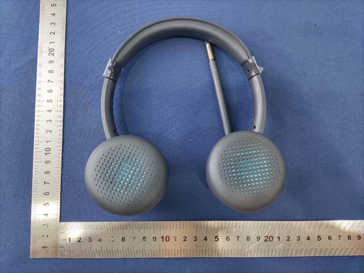 Wireless Headset - FCC ID 2AHYV-GOWORK2 - PEAG, LLC dba JLab Audio