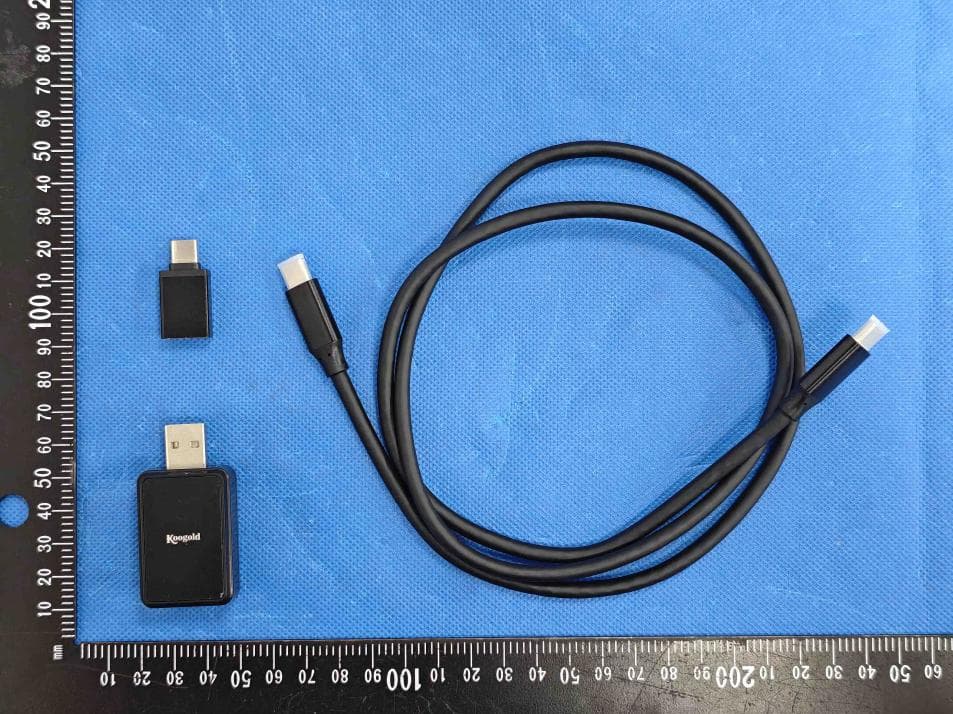 Smart Car player Mirroring Adapter - FCC ID 2AI6Z-EC-102 - Shenzhen EC Technology Co., Ltd.