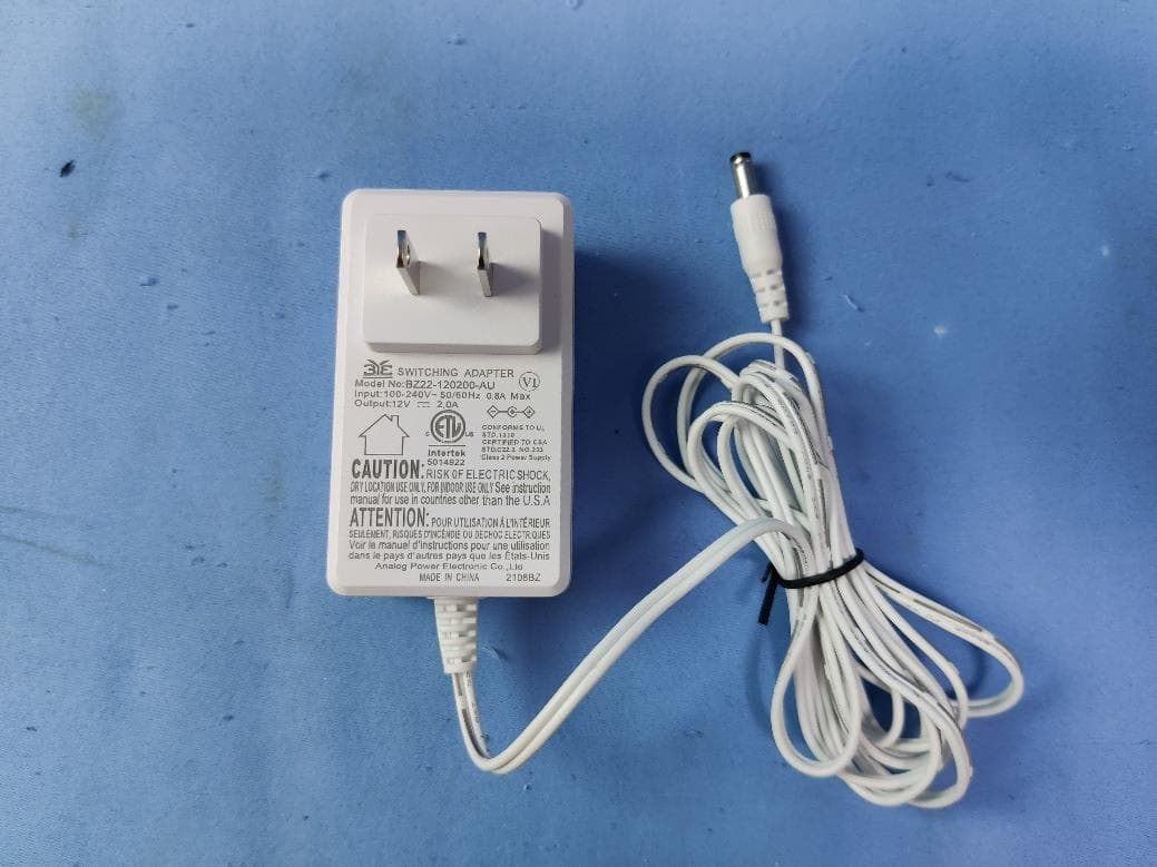 LED table lamp - FCC ID 2AI7B-Q11AFS - Ottlite Technologies Inc.