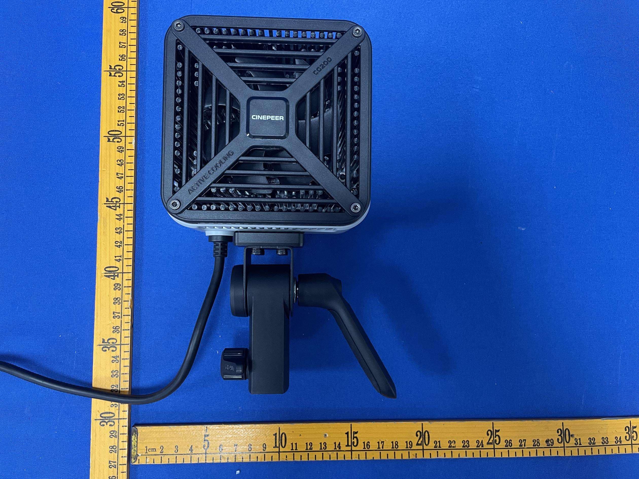 ZHIYUN CINEPEER CG200 COB Light - FCC ID 2AIHFZYPLG108 - Guilin Zhishen Information Technology Co.,Ltd.