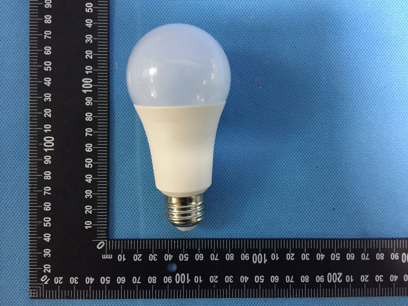 SMART BULB - FCC ID 2AIOC-RGB03W - HANK ELECTRONICS CO., LTD.