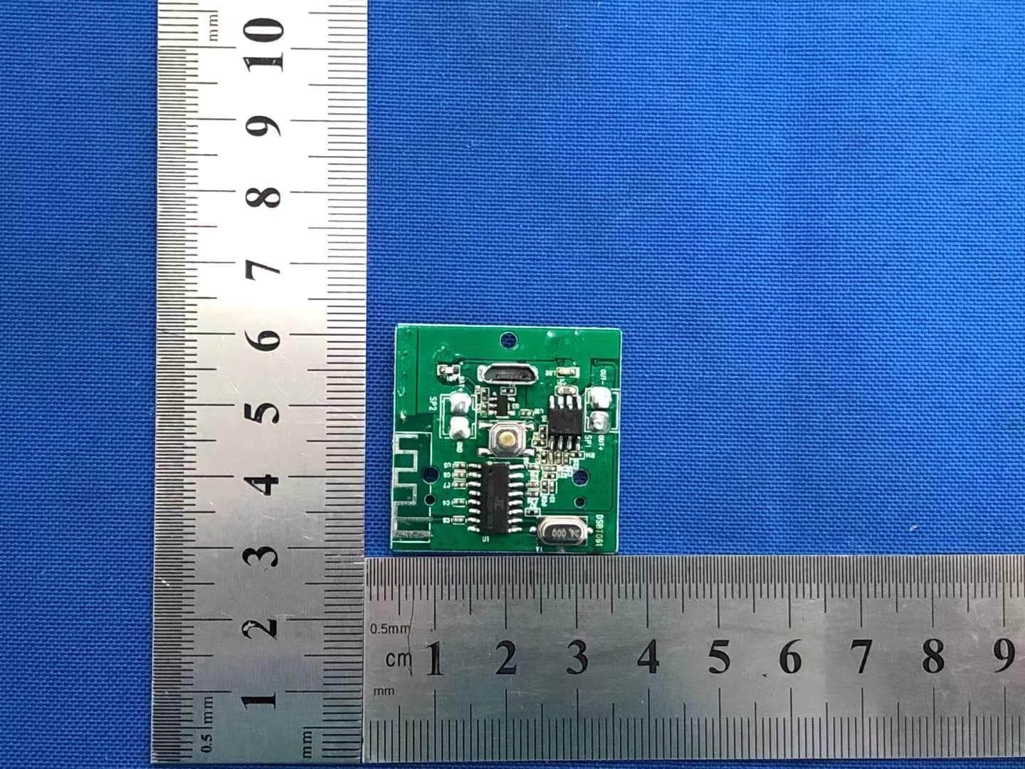 BT Speaker - FCC ID 2AIY2-STRATA - Fortyfour group LLC