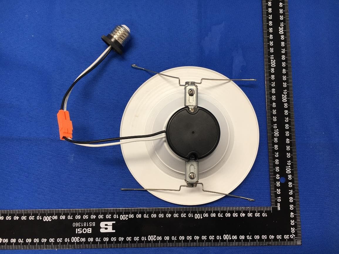 LED lamp - FCC ID 2AJ3WEBETDW04 - ZHEJIANG EBOY TECHNOLOGY CO., LTD.