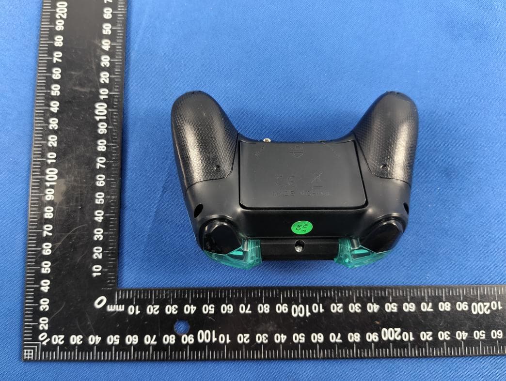 Technology version amphibious stunt vehicle - FCC ID 2AL7W-CV-B800 - WEI SHENG DA TOYS FACTORY