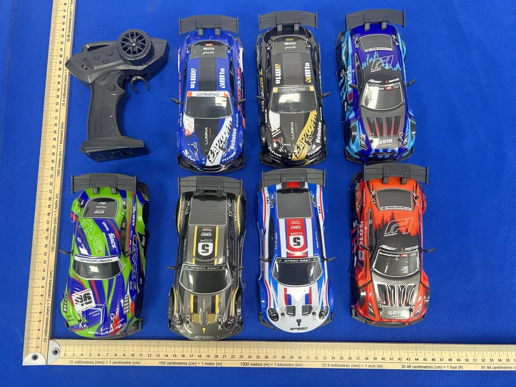 1 to 24 Drift Racing - FCC ID 2AL7W-CV-E82 - WEI SHENG DA TOYS FACTORY