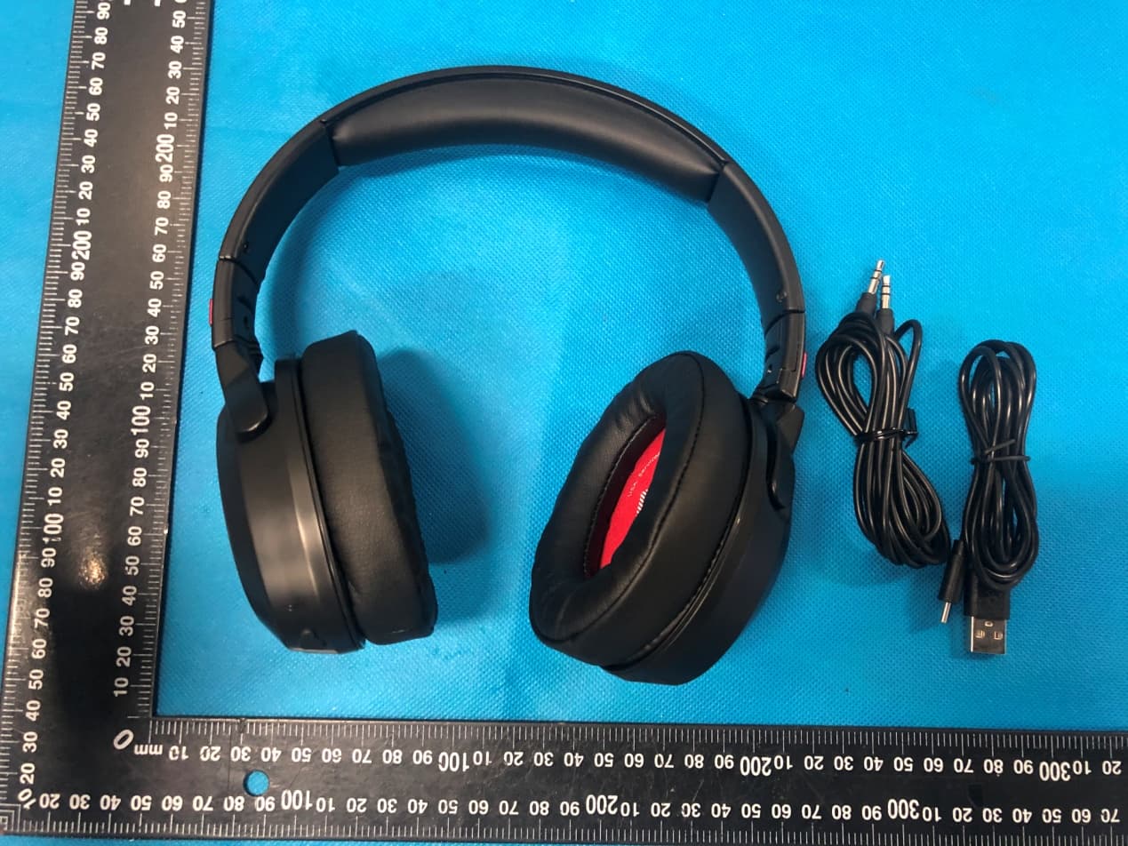 Bluetooth Headphone - FCC ID 2AMC6-ARC1ANC - Aiwa Corporation