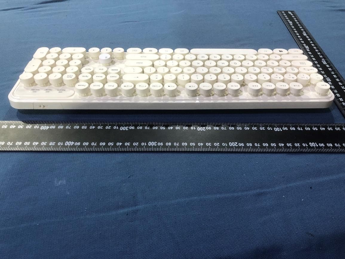Wireless keyboard - FCC ID 2AO23-BGK03 - Chug, Inc.