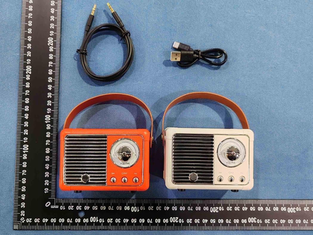 Retro Wireless Speaker - FCC ID 2AO23-BTSP18 - Chug, Inc.
