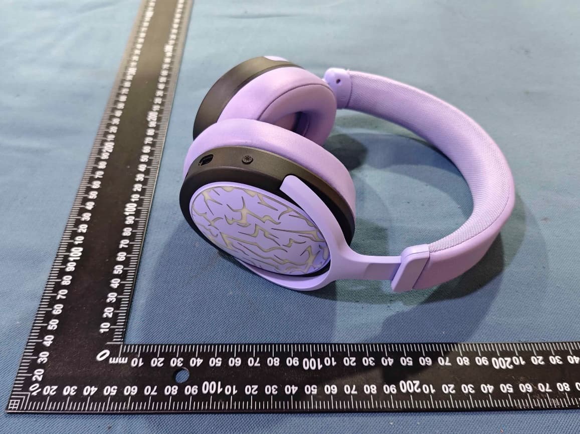 WIRELESS OVER-EAR GAMING HEADSETING HEAD - FCC ID 2AO23-WOE16 - Chug, Inc.