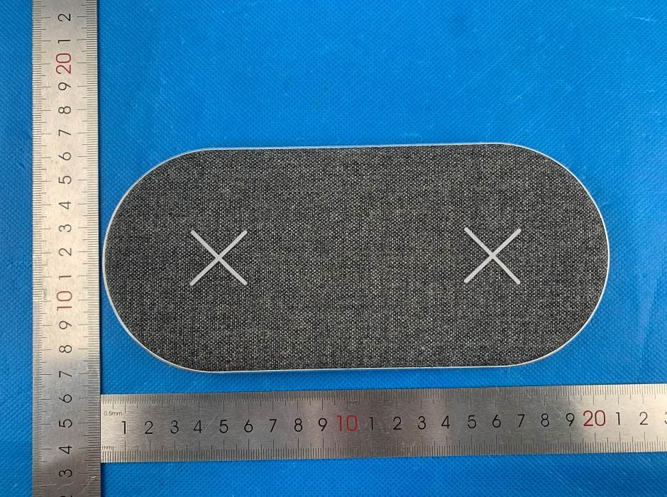 Dual Wireless Charging Pad - FCC ID 2AO5W-CHARGEITDD - SACKit ApS
