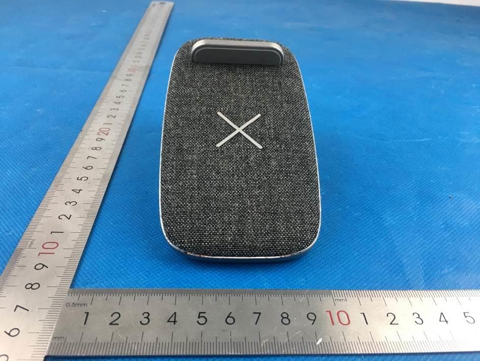 Stand Wireless Charger - FCC ID 2AO5W-CHARGEITSD - SACKit ApS