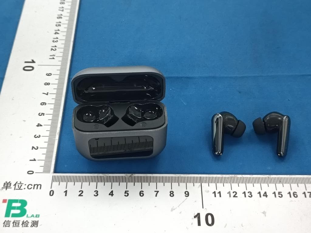 Bluetooth headset - FCC ID 2AOZMYYK-Q30 - Shenzhen KingAnDa Technology Development Co., Ltd.
