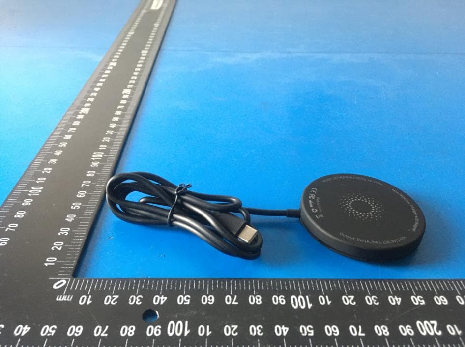 Magnetic Wireless Charger - FCC ID 2AP2N-MAGQOO - Shenzhen Esorun Technology Co.,LTD