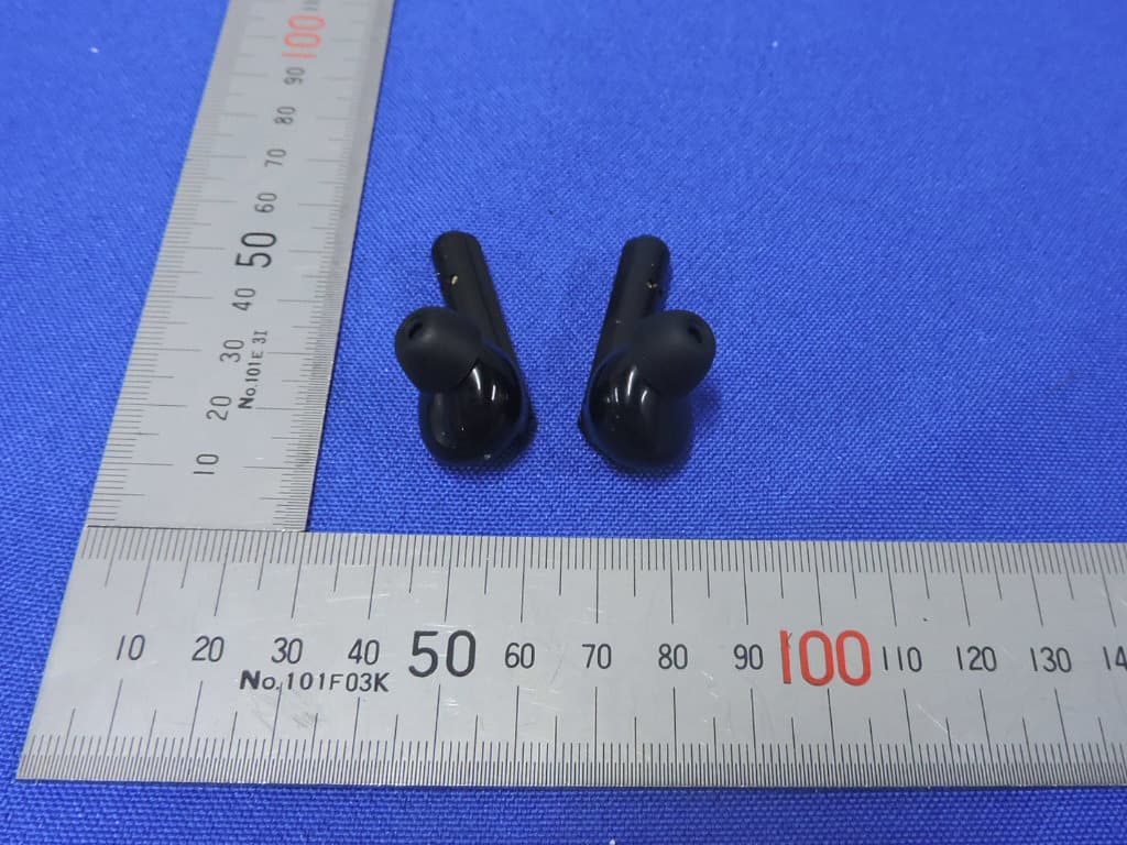 TWS BLUETOOTH WIRELESS EARBUDS - FCC ID 2APYY-AF0031 - LEADER PREMIUMS LIMITED