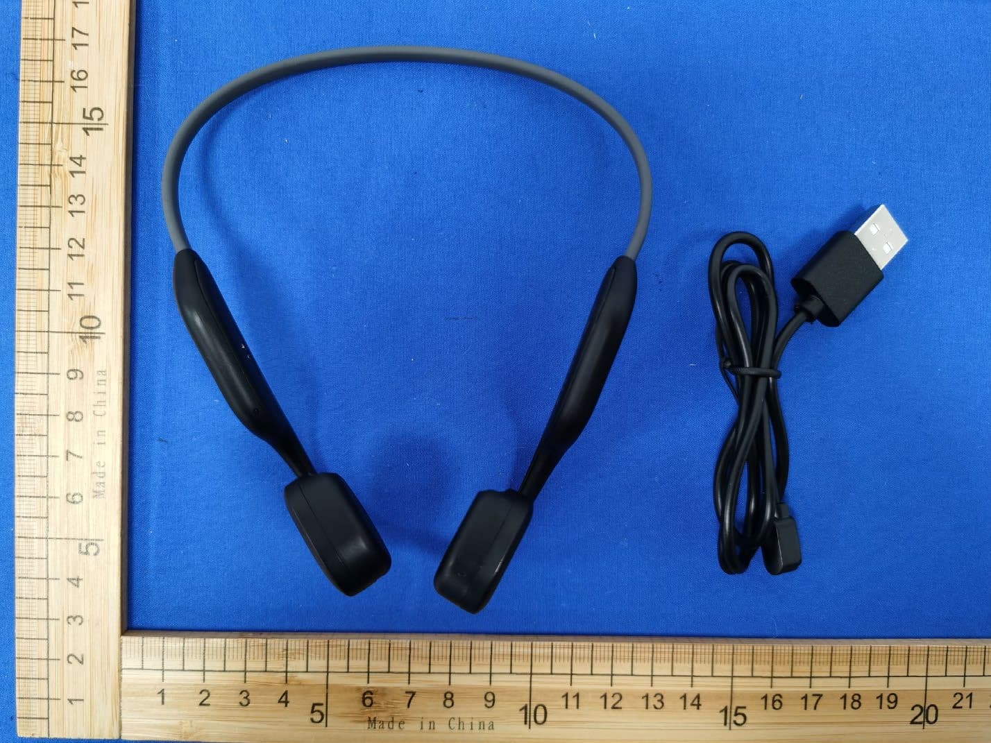 Sports wireless earphone - FCC ID 2AQ9R-V7 - Shenzhen Elenose Technology Co. LTD