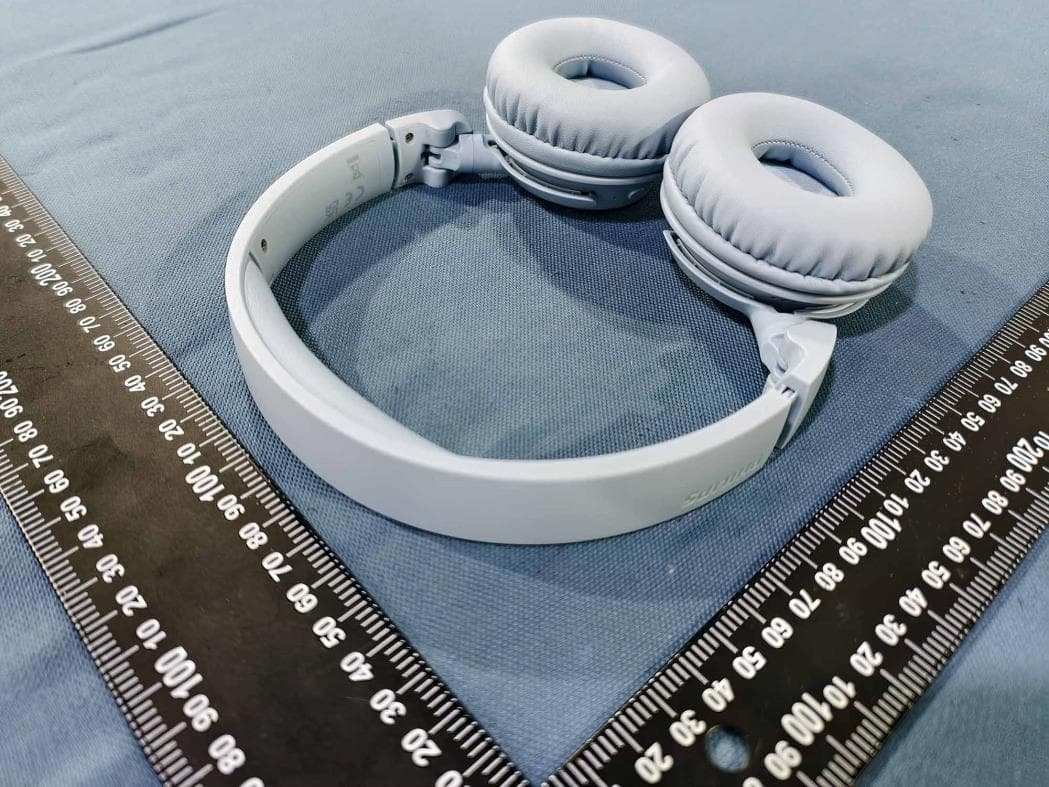 Wireless on-ear headphones - FCC ID 2AR2STAH4000 - MMD Hong Kong Holding Limited