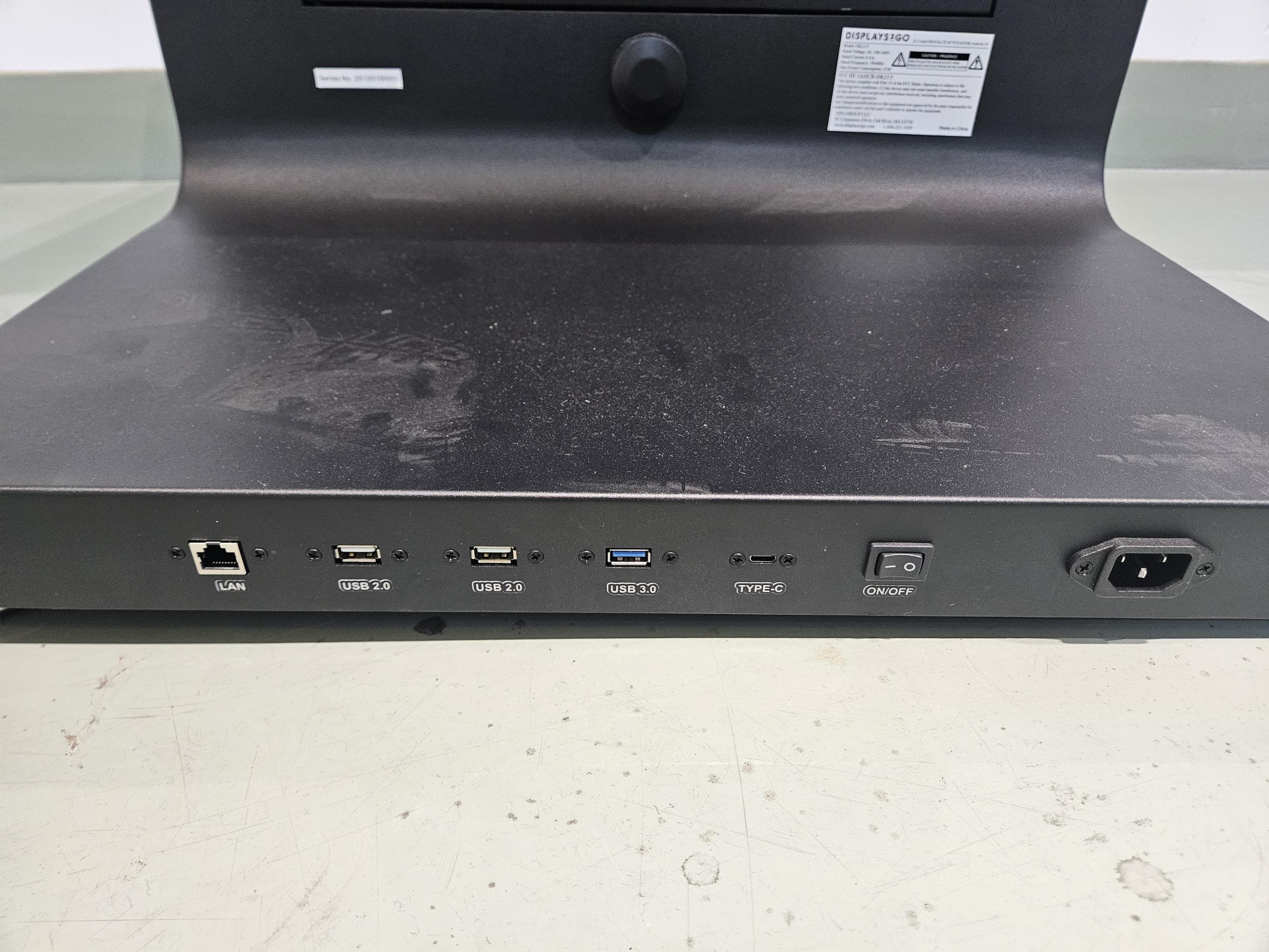 21.5-inch DIGITAL PCAP TCH KIOSK Android 14 - FCC ID 2ASCB-DK215 - D2G Group LLC
