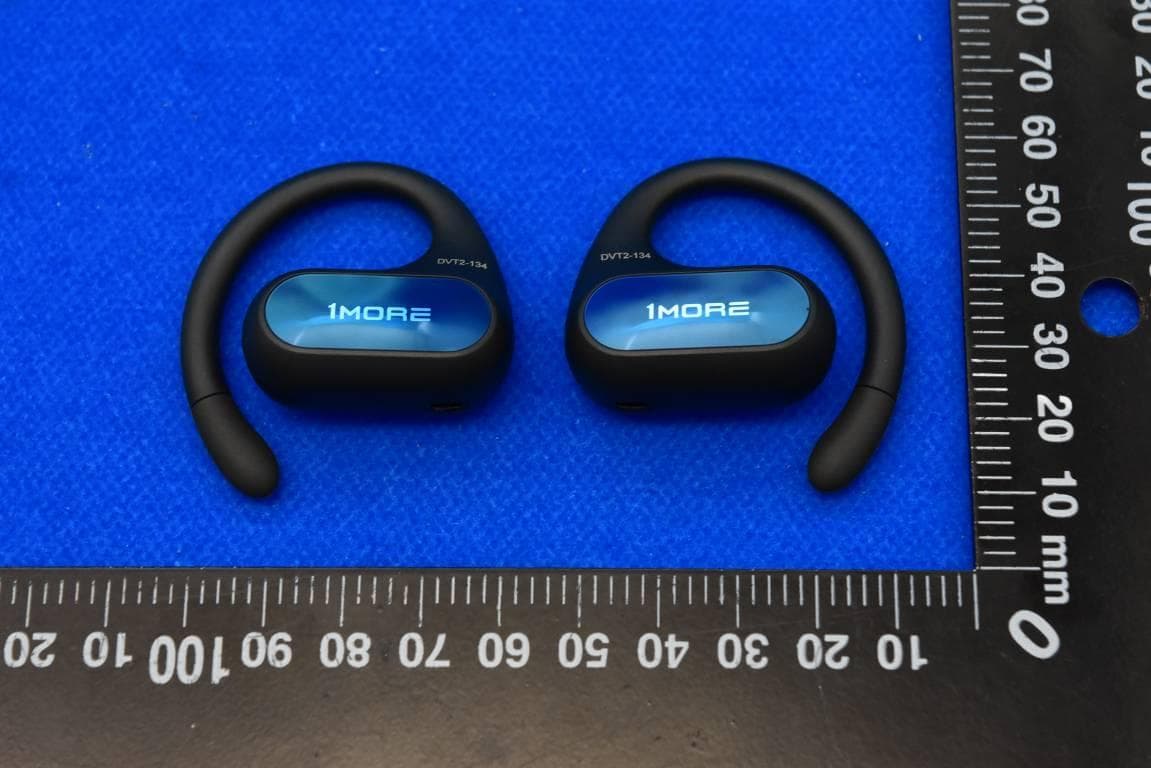 Wireless Earphones with Bluetooth - FCC ID 2ASDI-EF606 - Tiinlab Corporation