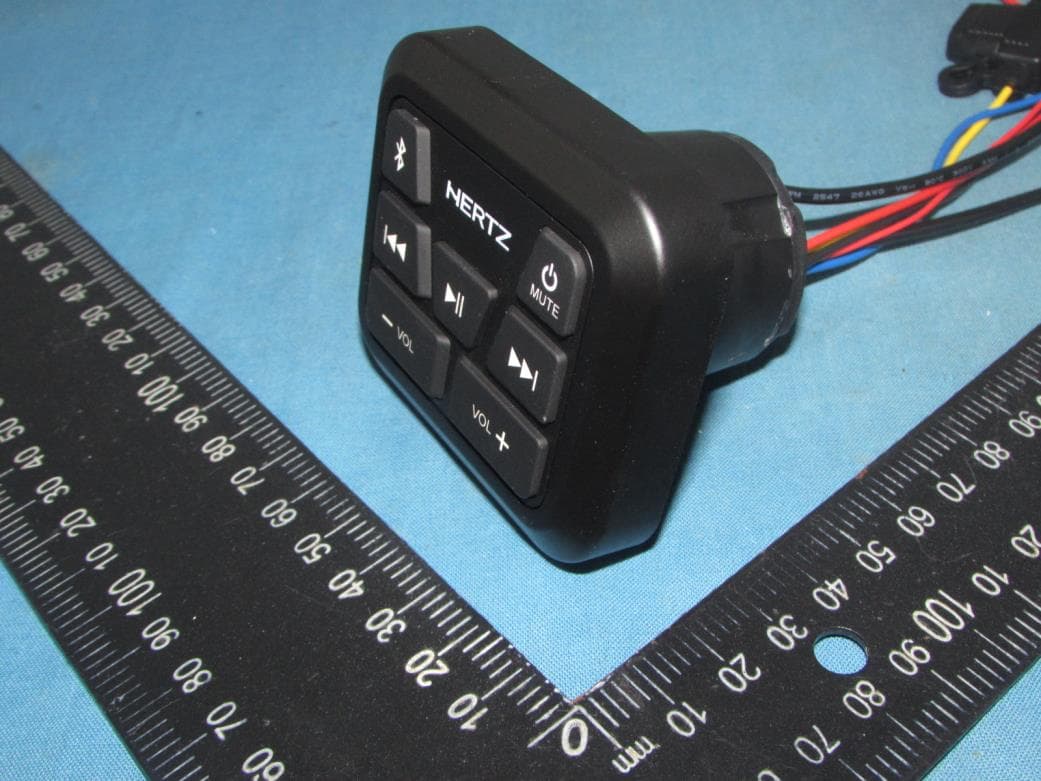 WATERPROOF BLUETOOTH RECEIVER - FCC ID 2ASUD-HMRBT - Elettromedia s.p.a.