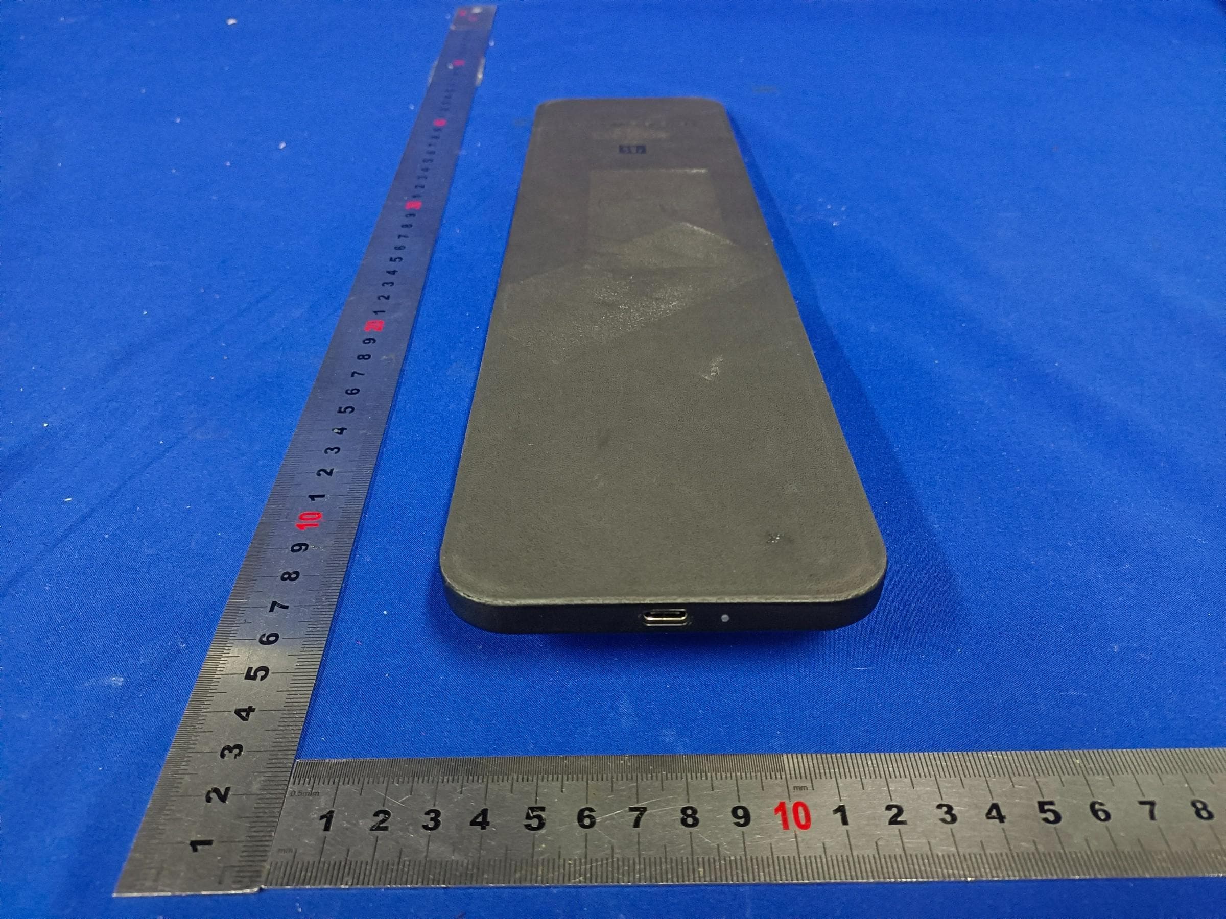 Journey ALTI LIFT WIRELESS CHARGING REVERSIBLE DESK MAT - FCC ID 2ATCA-JWSDM - ALOGIC Corporation Pty Ltd.