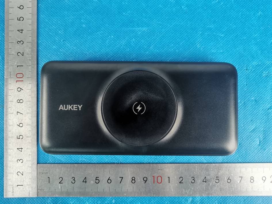 Magnetic Wireless Charging Power Bank - FCC ID 2ATIH-PB-WL03I - Aukey Technology Co.,Ltd.