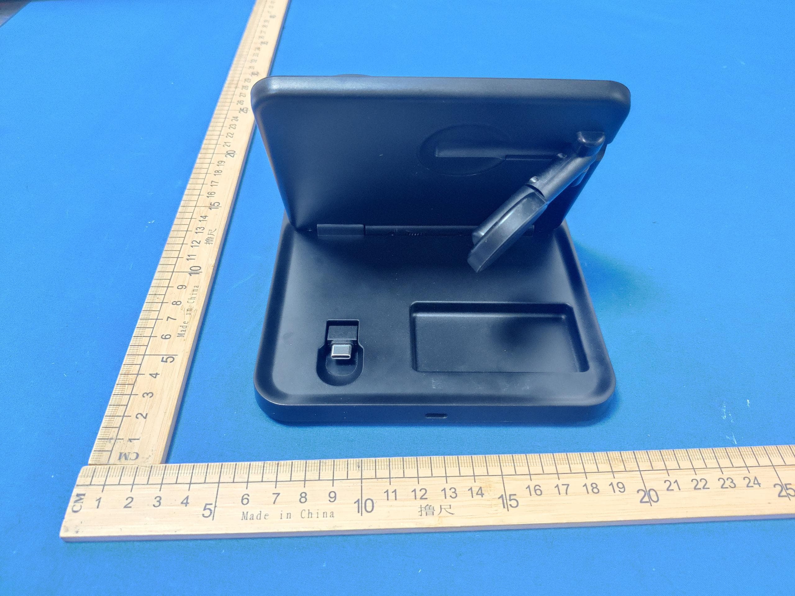 3 in 1 Wireless Charger - FCC ID 2AUDO-F16SF16GF16A - Shenzhen Itian Technology Co.,Ltd.