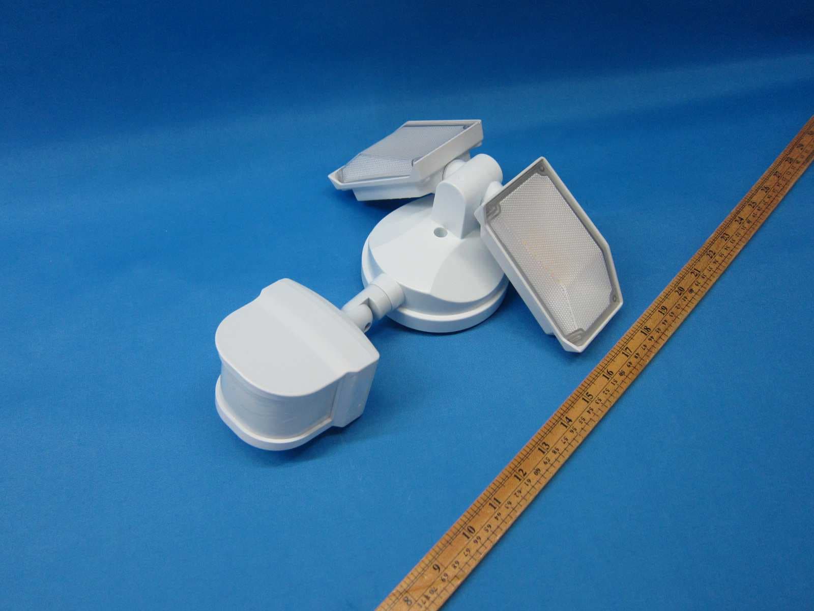 GEL NIGHTHAWK IP65 CCT WALL WASH SMART SECURITY WHITE/BRONZE - FCC ID 2AUI9-SE1303 - Good Earth Lighting Inc.