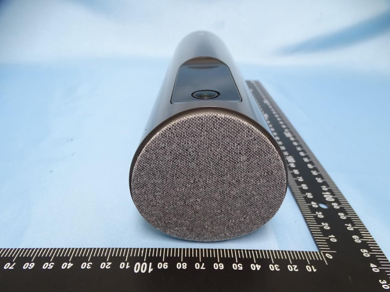 Accessory for video conferencing device - FCC ID 2AUS4-NFL1 - Neatframe Limited