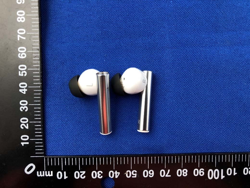 realme Buds Air 2 - FCC ID 2AUYFRMA2003 - Realme Chongqing Mobile Telecommunications Corp., Ltd.