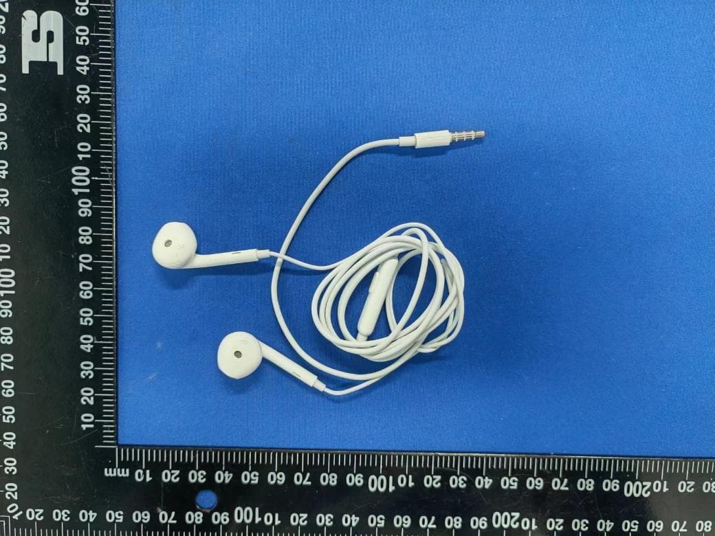 Mobile Phone with GSM, WCDMA, LTE, 5G NR, WiFi, Bluetooth and NFC - FCC ID 2AUYFRMX3780 - Realme Chongqing Mobile Telecommunications Corp., Ltd.
