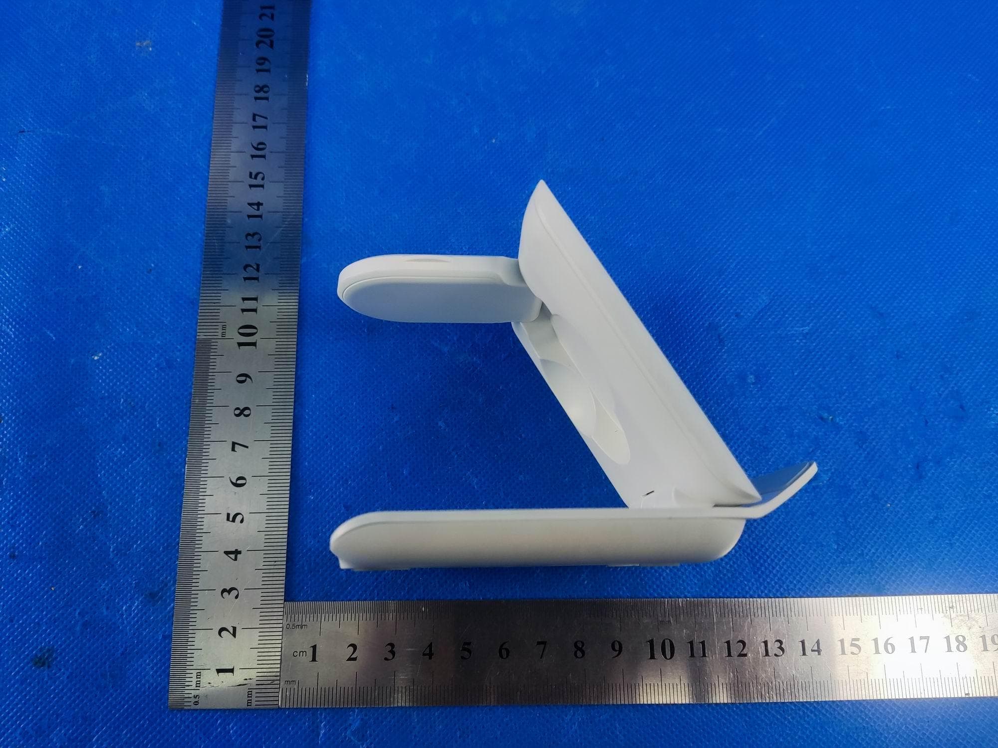 3 IN 1 FOLDABLE WIRELESS CHARGER - FCC ID 2AVI4-DT-X7T - Shenzhen Digtec Technology Co., Ltd