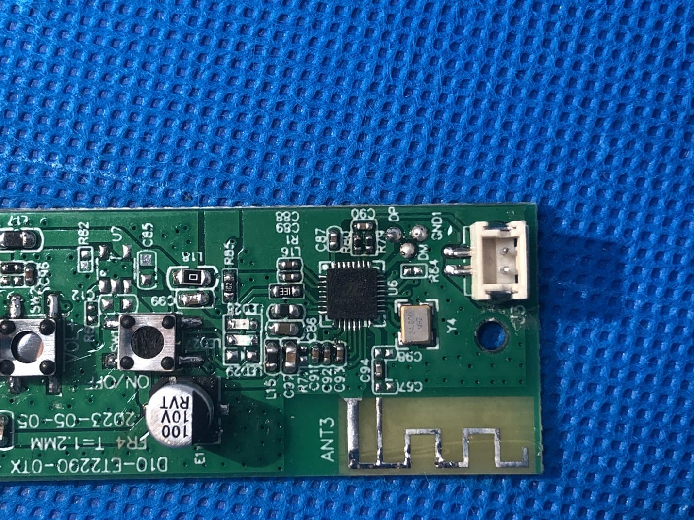 Wireless Microphone - FCC ID 2AVRVET2290M - DP AUDIO VIDEO LLC