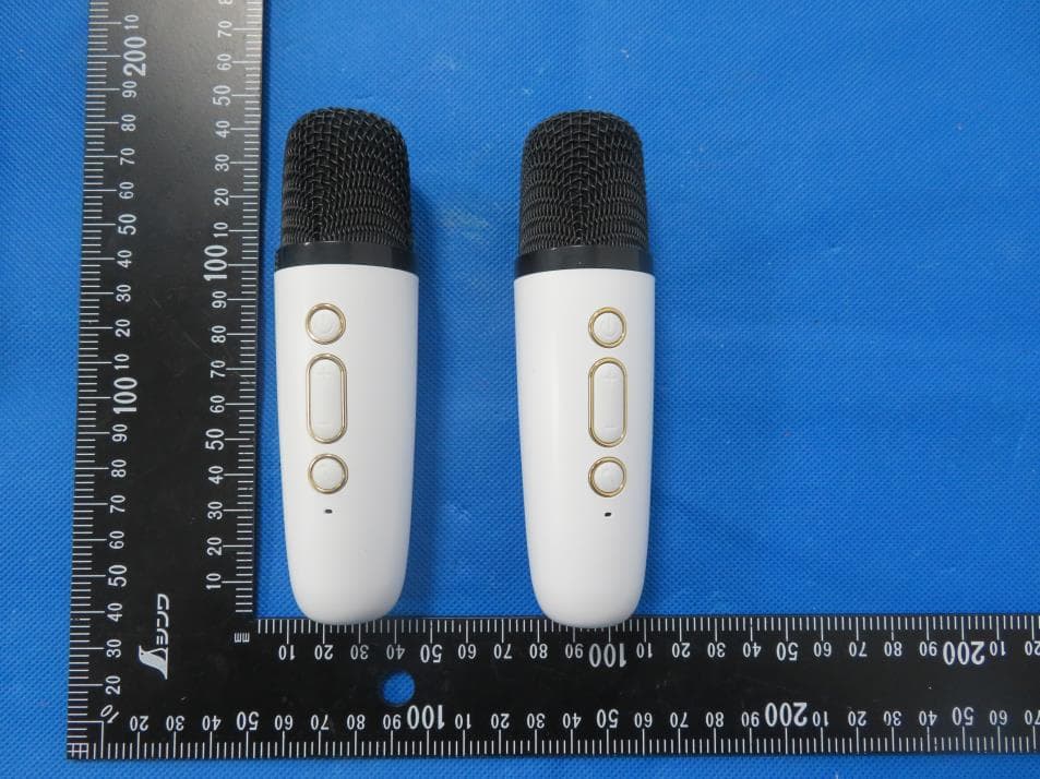 Portable Karaoke Machine - FCC ID 2AVRVKRMIC200 - DP AUDIO VIDEO LLC