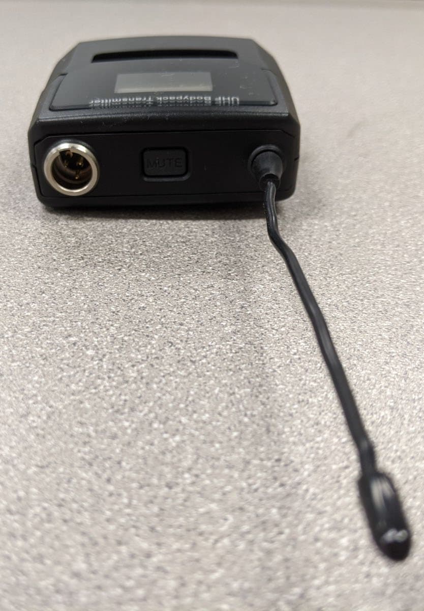 Bodyworn Wireless Microphone - FCC ID 2AWPDAVTBPT1 - Kingdom Inc.