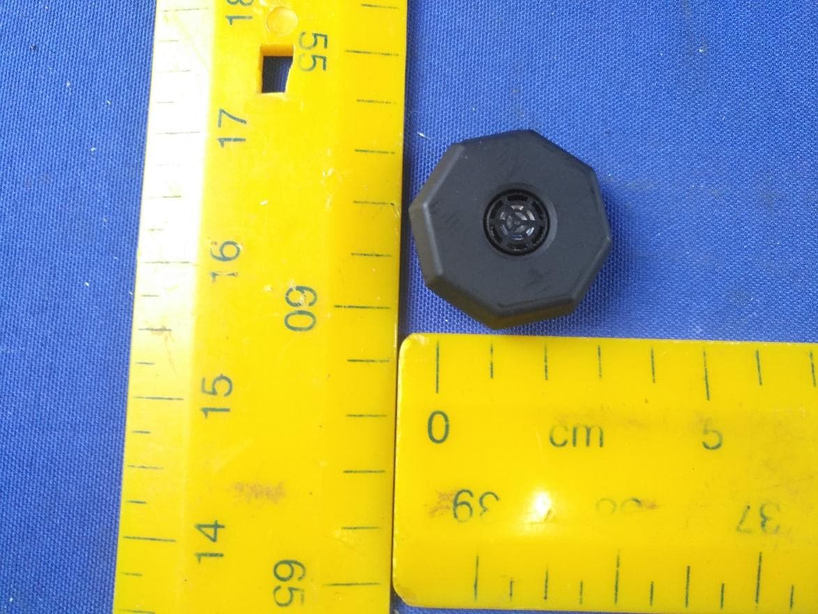 Quantum RTLS Dot Compact Mobile Node - FCC ID 2AX6LQTMDMC10 - ZEROKEY Inc.