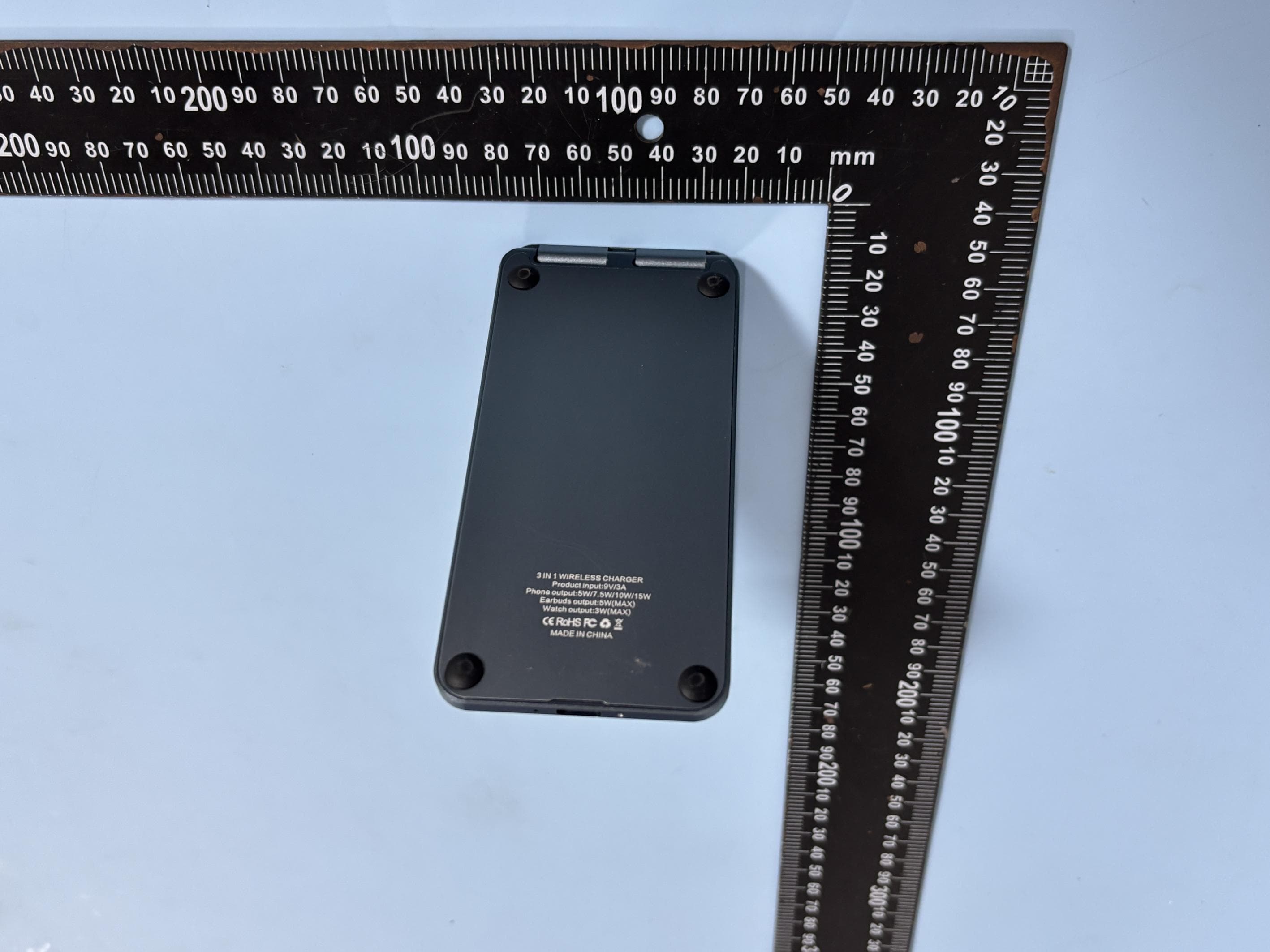3 IN 1 WIRELESS CHARGER - FCC ID 2AXEX-C6 - Shenzhen Lidian Technology Co. Ltd