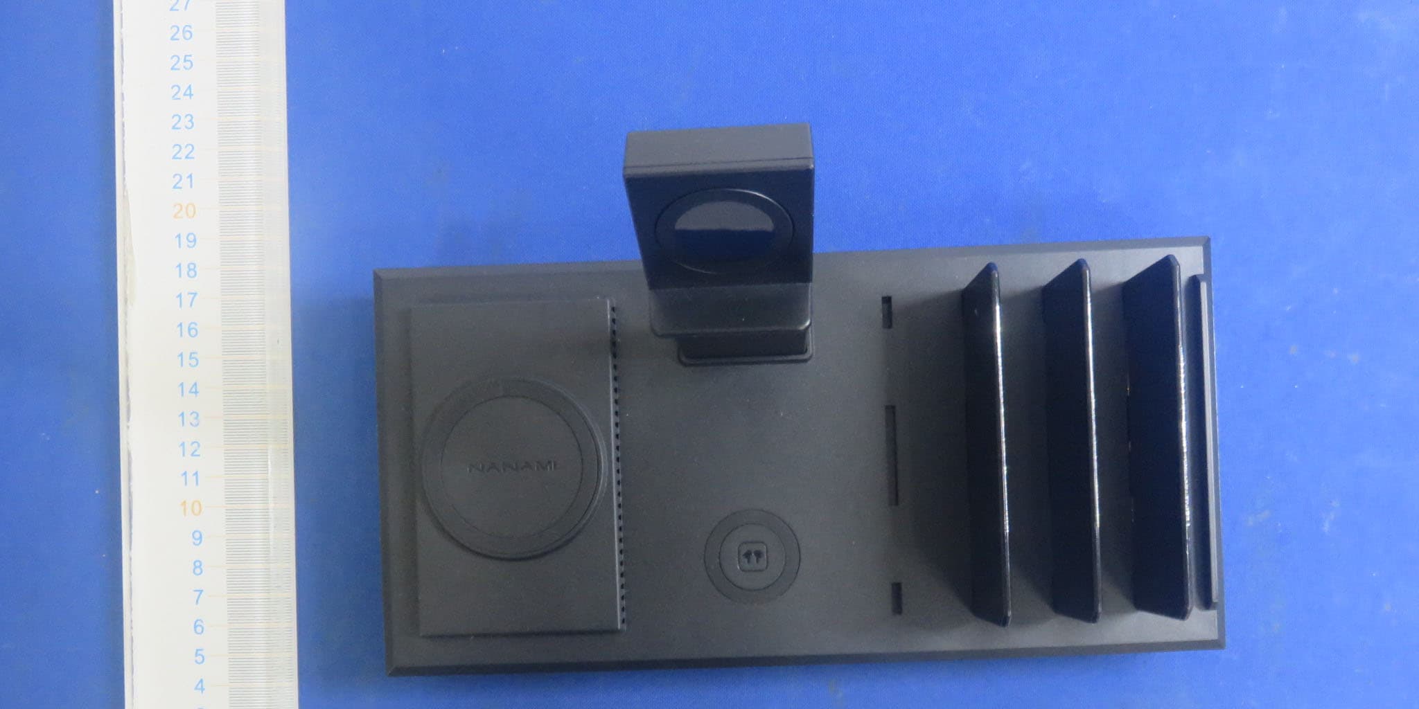 Wireless Charging Station - FCC ID 2AXMG-HM002 - Shenzhen Three Bees E-Commerce Co., Ltd.